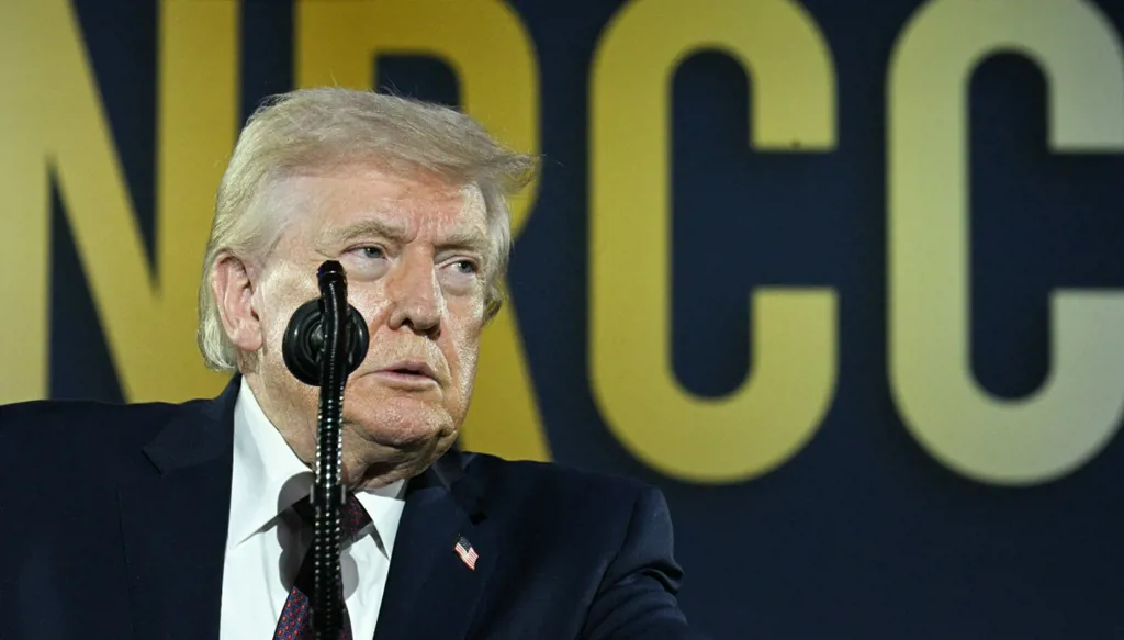 ترامب يحضّ إيران على التعامل بـ"جدية" مع المحادثات: المفاوضون "يتوسّلون إلينا" لإبرام صفقة