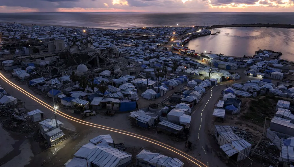 خطة مجلس السلام الذي شكله ترامب تنص على نزع سلاح حماس وتدمير أنفاق غزة خلال 8 أشهر