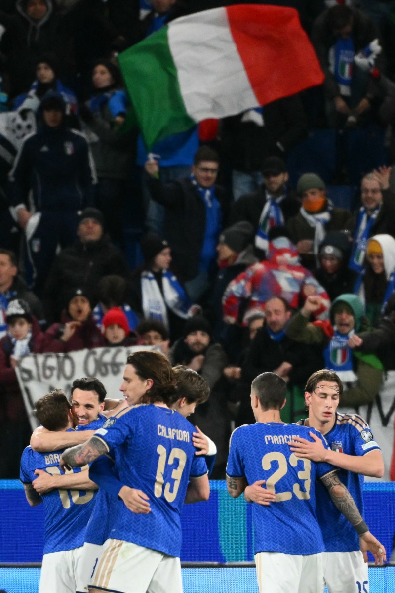 لاعبو إيطاليا. (أ ف ب)