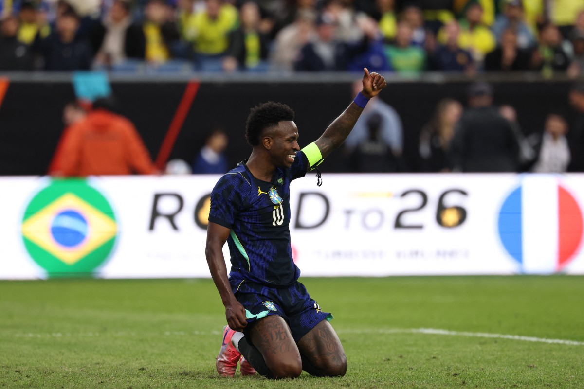 فينيسيوس جونيور مع منتخب البرازيل. (أ ف ب)