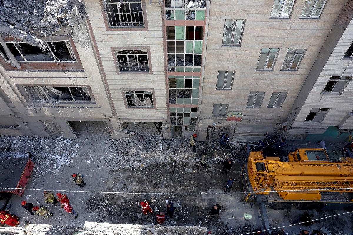 مبنى سكني في جنوب طهران. (أ ف ب)