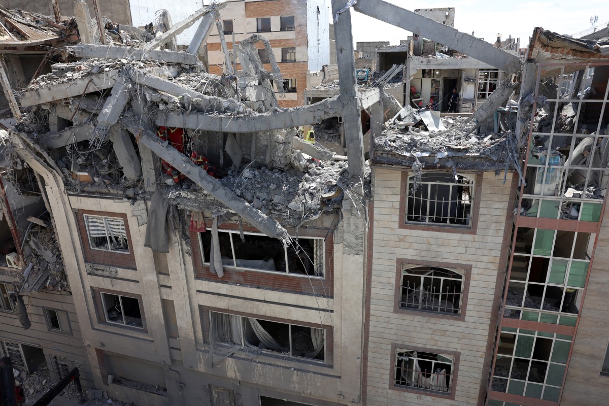 مبنى سكني في جنوب طهران. (أ ف ب)