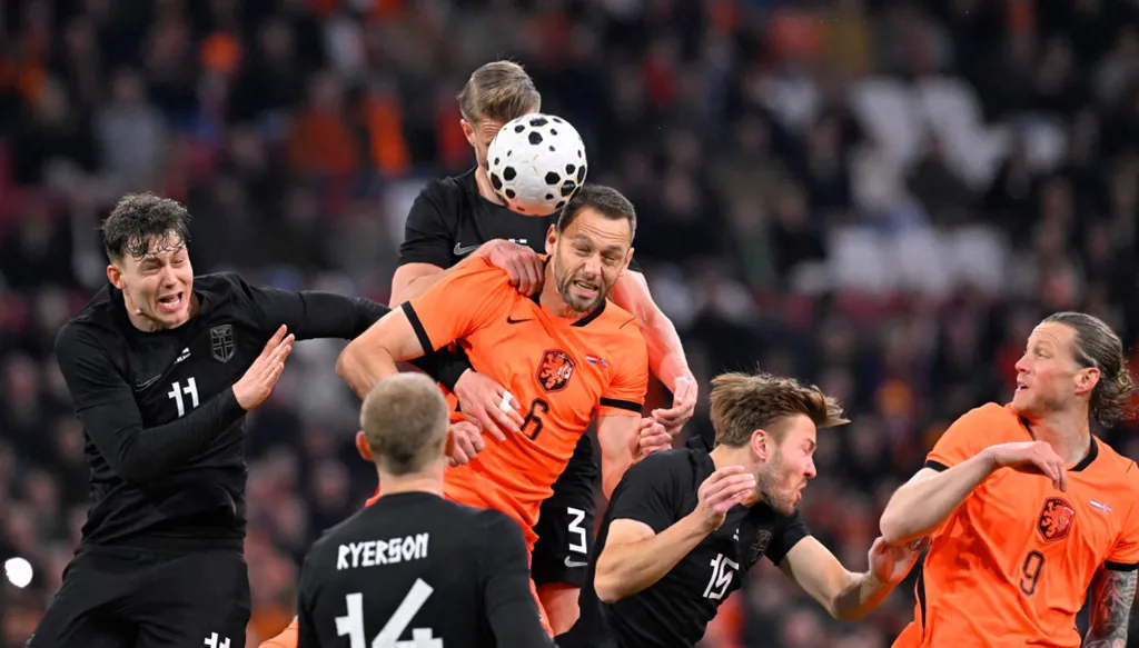 هولندا تكرّم كرويف بفوز مستحق على النرويج