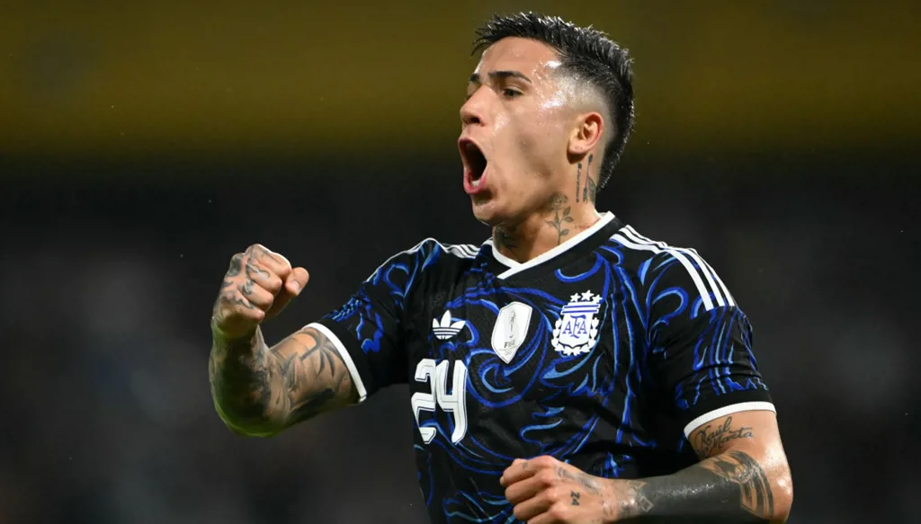 استبعاد إنزو فرنانديز يهز تشيلسي بعد تجاوز "الخط الأحمر"