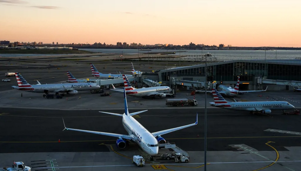 خطر يتهدّد سلامة الطيران جرّاء الحرب: تقلّص مسارات الرحلات وانتشار المسيّرات المسلّحة