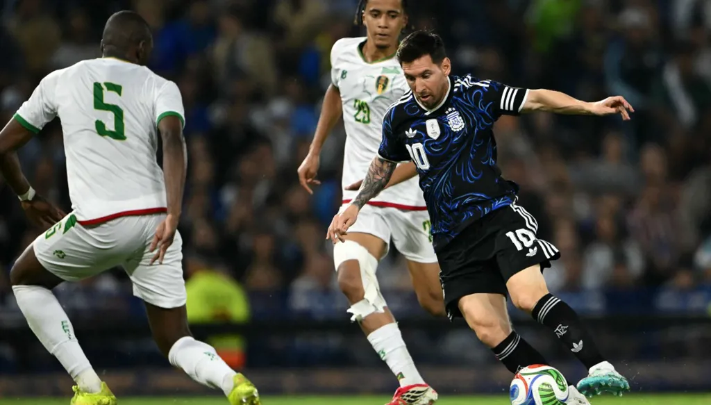 ليونيل ميسي حاضر لكن الأداء غائب في فوز الأرجنتين على موريتانيا