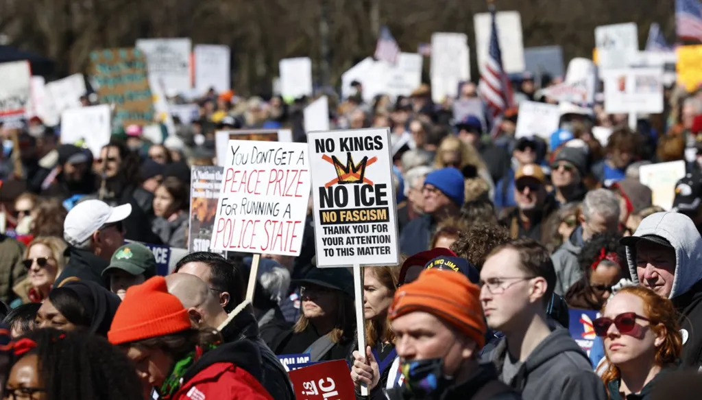 تظاهرات واسعة النطاق ضد ترامب في الولايات المتحدة  (فيديو)