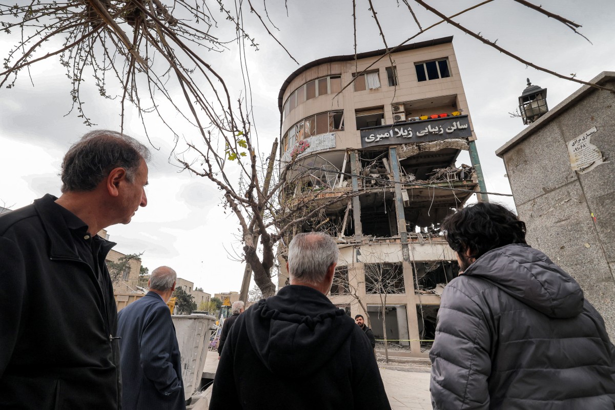 دمار في العاصمة الإيرانية طهران (أ ف ب)