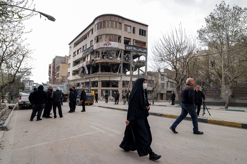 مبنى متضرر في طهران، (ا ف ب).