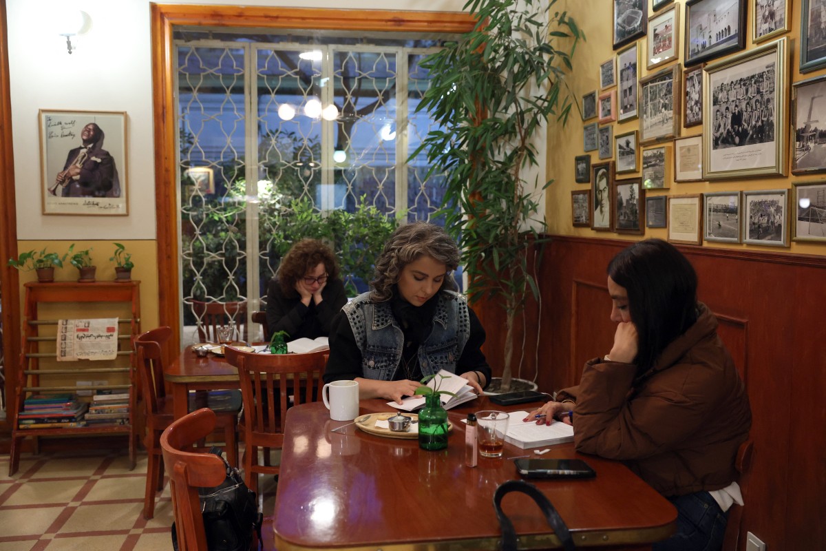 إيرانيون في طهران (أ ف ب).