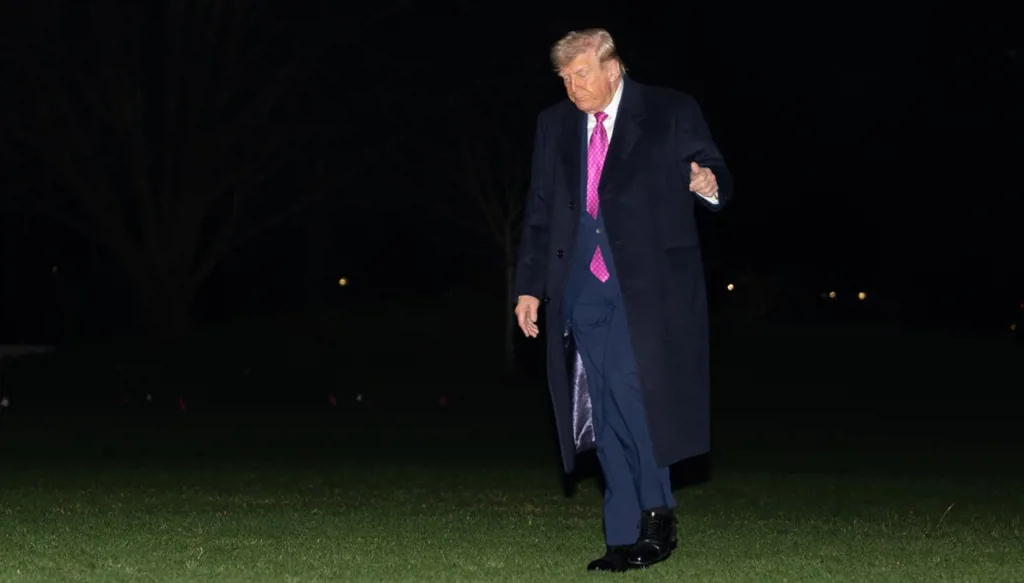 حاكم ولاية فلوريدا يوقع مشروع قانون لإعادة تسمية مطار باسم ترامب