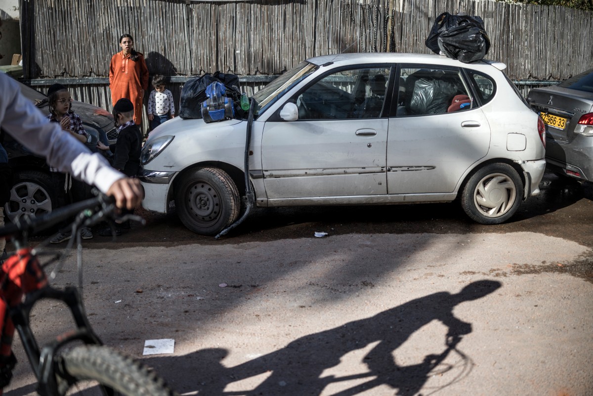 أضرار في إسرائيل. (أ ف ب)