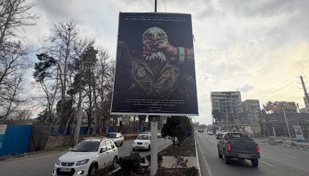 غارات تستهدف منطقة قريبة من مبنى السفارة الأميركية سابقاً في طهران