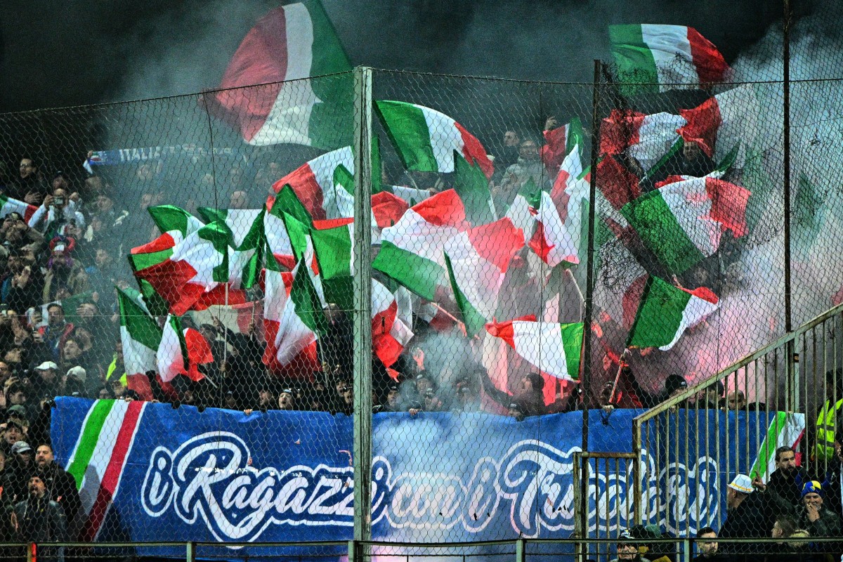 جمهور منتخب إيطاليا في المدرجات. (أ ف ب)