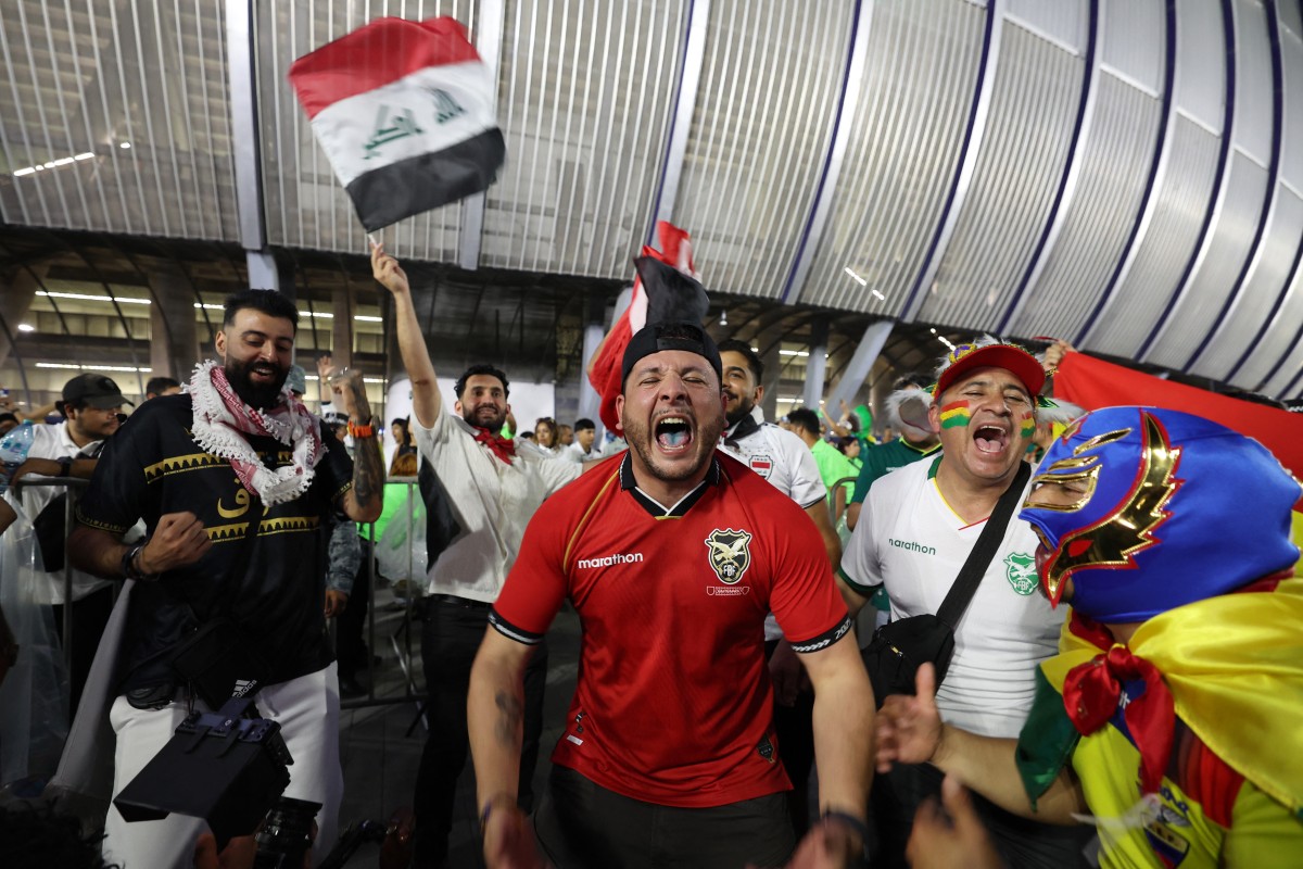 جماهير العراق. (أ ف ب)