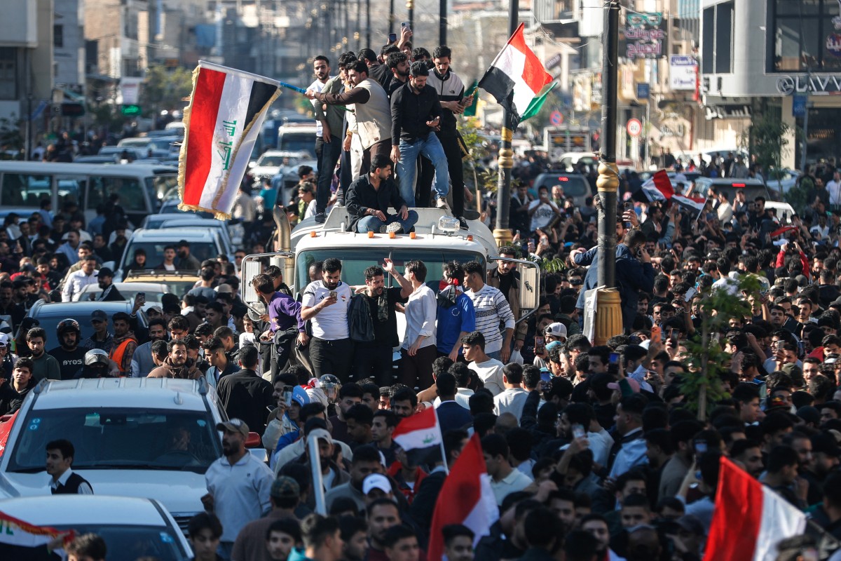 احتفالات الشعب العراقي في الشوارع بعد حسم التأهل إلى كأس العالم 2026. (أ ف ب)