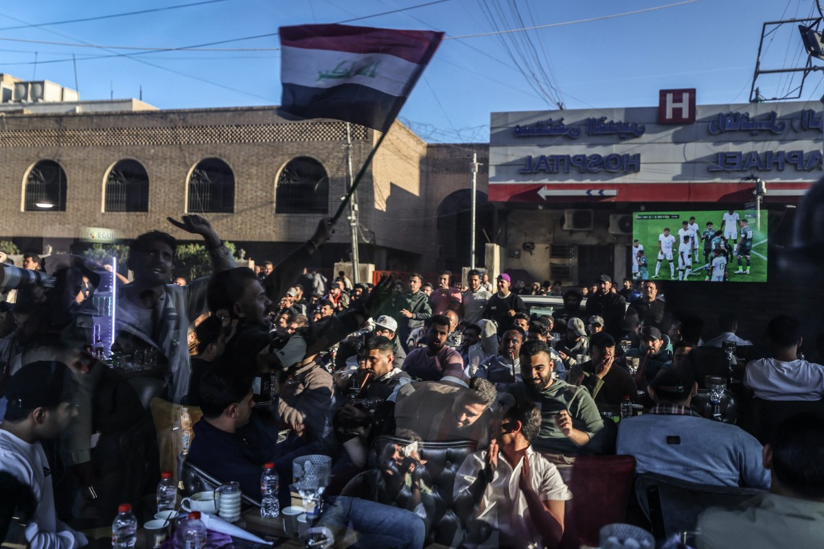 احتفالات الشعب العراقي في الشوارع بعد حسم التأهل إلى كأس العالم 2026. (أ ف ب)
