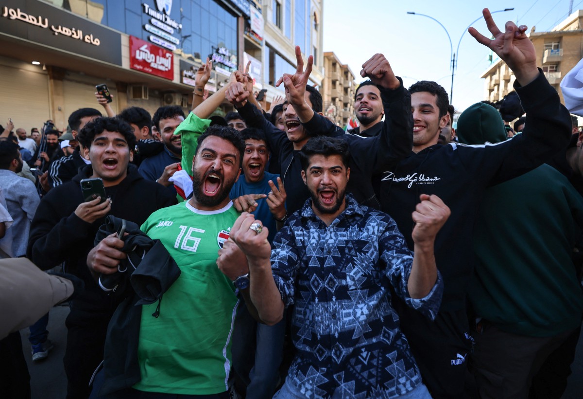 احتفالات الشعب العراقي في الشوارع بعد حسم التأهل إلى كأس العالم 2026. (أ ف ب)