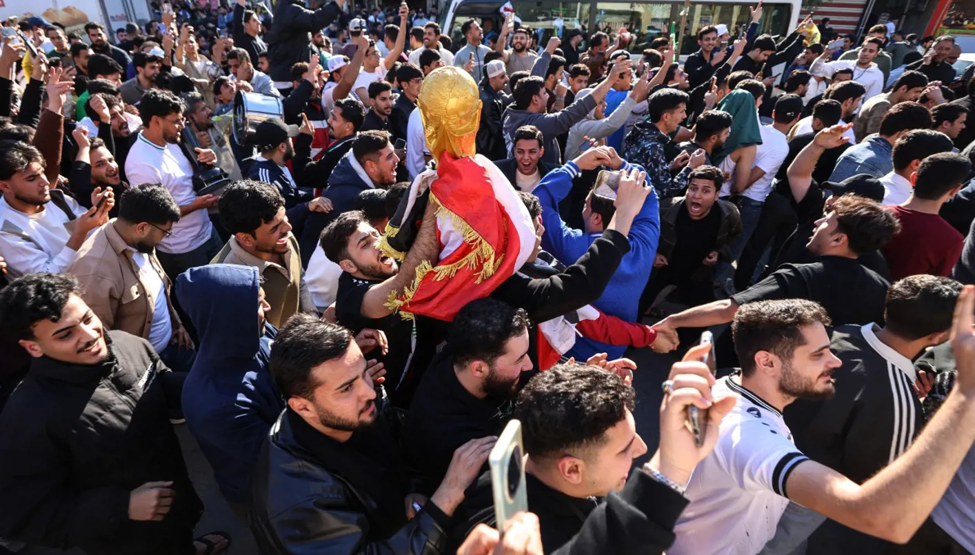 الاحتفالات تجتاح شوارع بغداد بعد إنجاز التأهل إلى كأس العالم 2026 (فيديو)