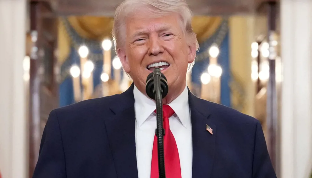 بالفيديو - ترامب يسخر من ماكرون: زوجته تعامله "بشكل سيّئ للغاية"