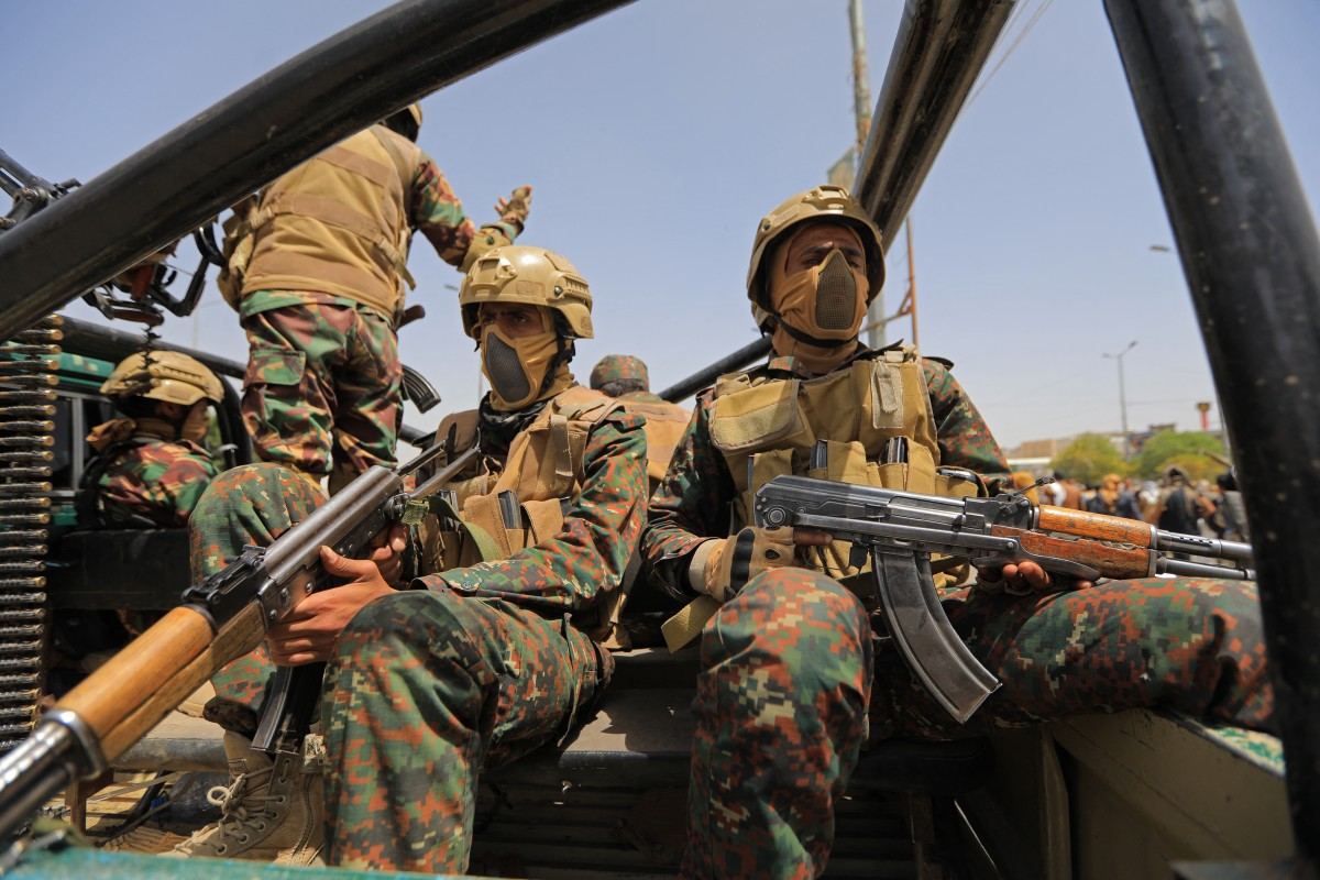 قد تلجأ إيران إلى رفع نطاق المخاطر في باب المندب عبر الحوثيين،. (أ ف ب)