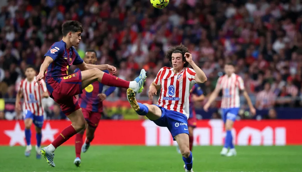 كابوس البطاقات يطارد القمة بين برشلونة وأتلتيكو مدريد في دوري أبطال أوروبا