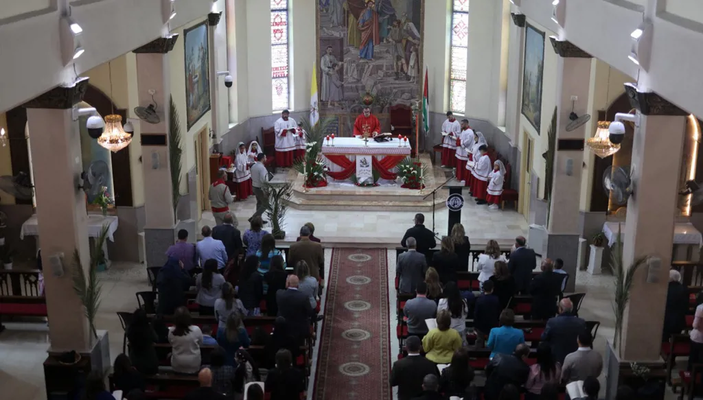 إسرائيل ترفع عدد المصلين المسموح بهم عند حائط المبكى إلى مئة