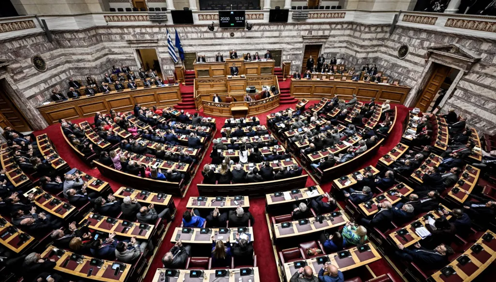 "إجراء صعب لكنه ضروري"... اليونان ستحظر استخدام وسائل التواصل الاجتماعي لمن هم دون 15 عاماً