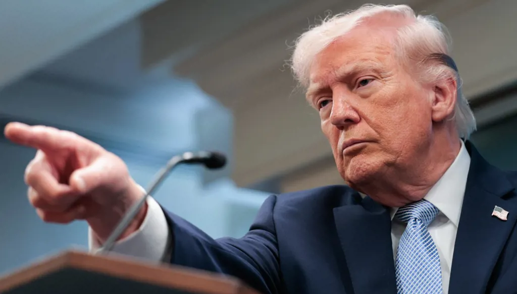 ترامب: القوات الأميركية ستبقى حول إيران حتى تلتزم بالاتفاق