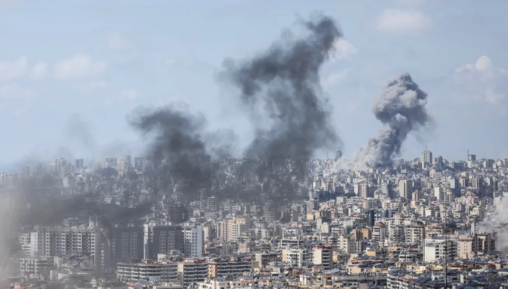 100 غارة إسرائيلية على لبنان خلال دقائق… هل يطيح "الظلام الأبدي" باتفاق أميركا - إيران؟