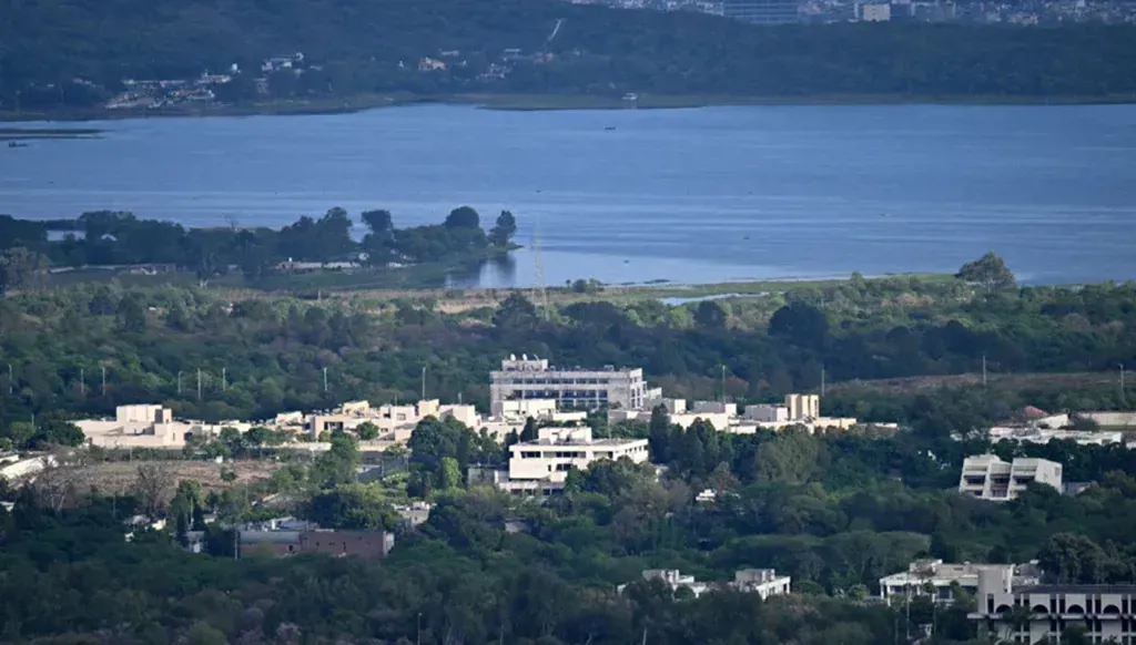 Trump dénonce les faux rapports, confirme que les forces américaines resteront autour de l'Iran lors des pourparlers de cessez-le-feu