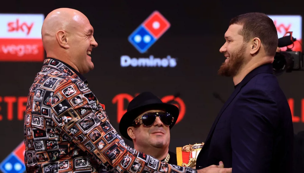 محمدوف يتحدى فيوري... صراع العقل والروح في نزال مرتقب