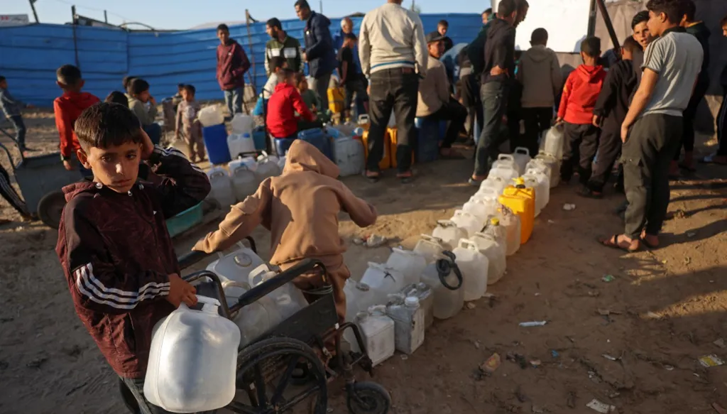 يونيسيف: نيران إسرائيلية قتلت سائقي شاحنتين لنقل المياه في غزة