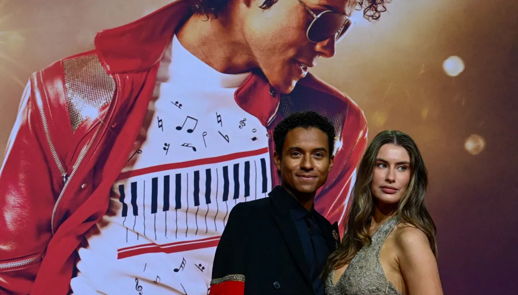 العرض الأول لفيلم عن سيرة مايكل جاكسون يجذب الآلاف إلى برلين