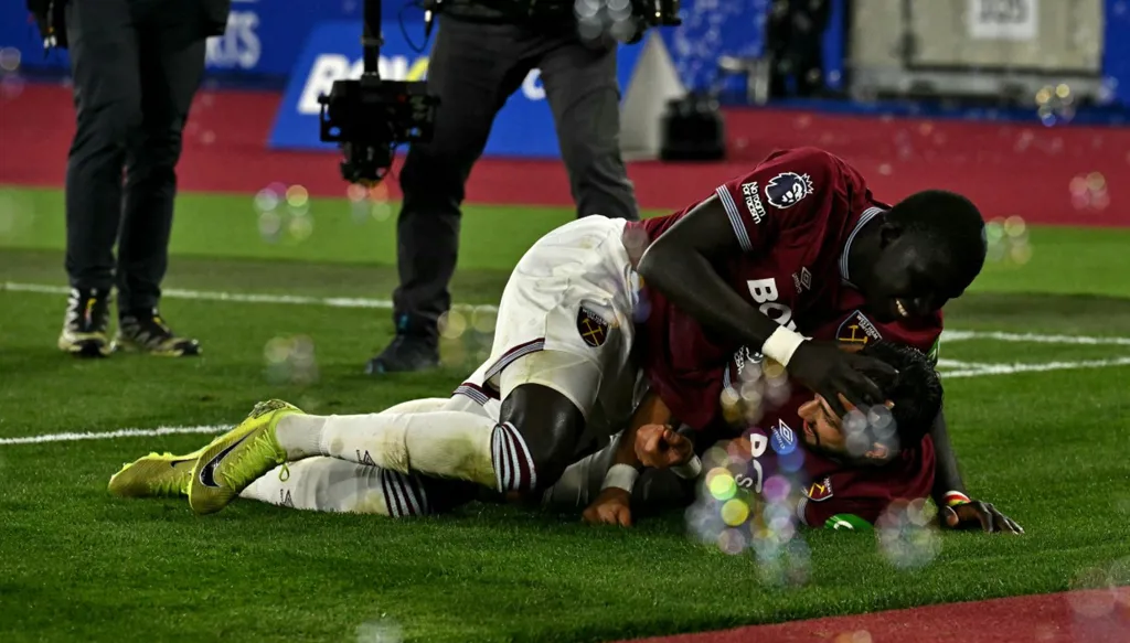 وست هام يخرج من منطقة الهبوط ويشعل صراع القاع في الدوري الإنكليزي