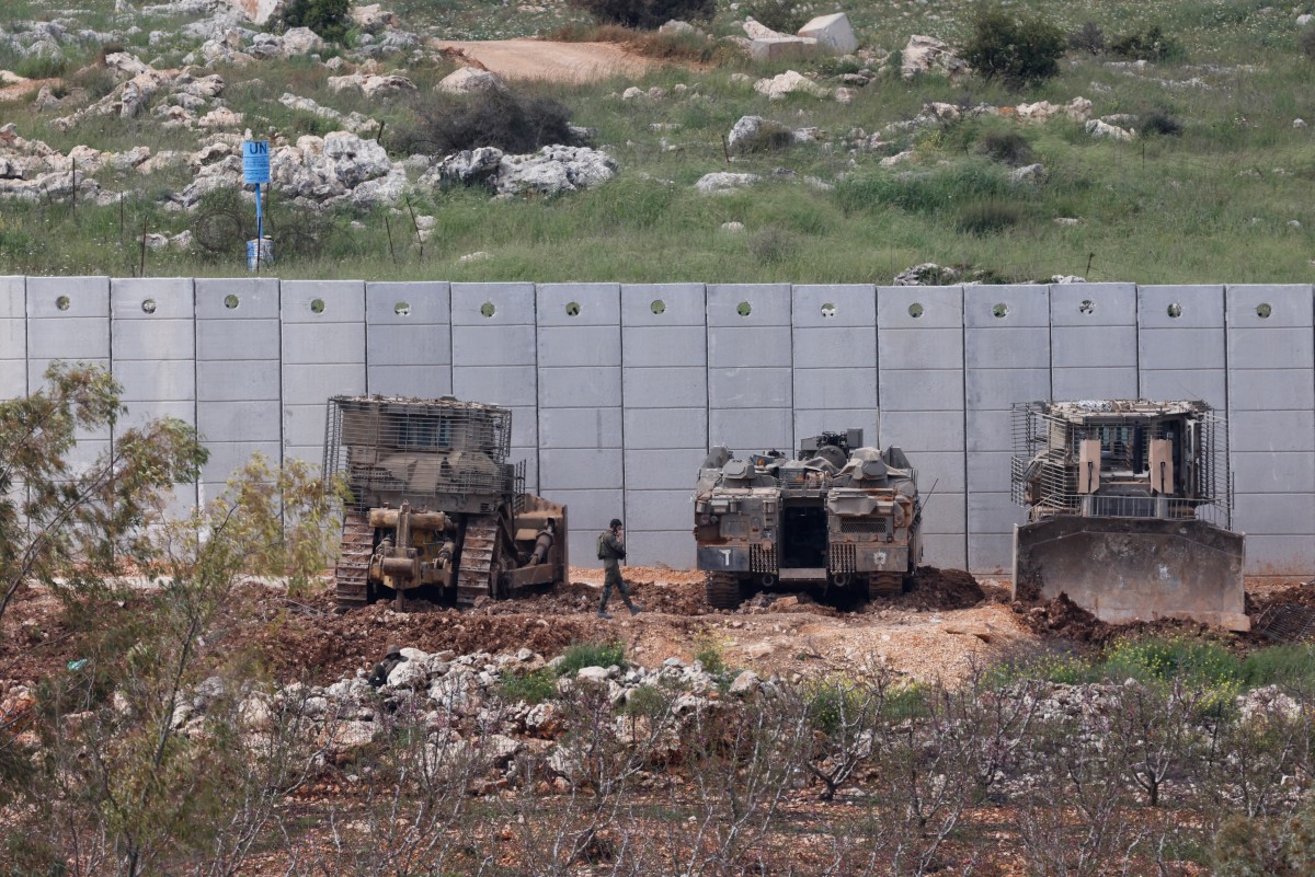 Israeli military vehicles on the border with Lebanon (AFP).