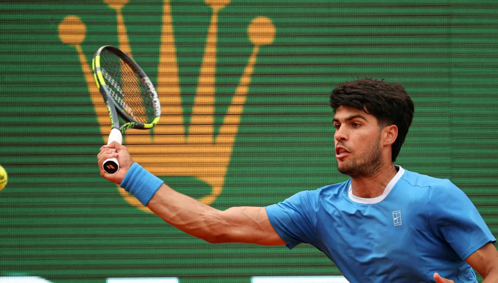 ألكاراز يلمّح إلى إمكانية غيابه عن بطولة رولان غاروس