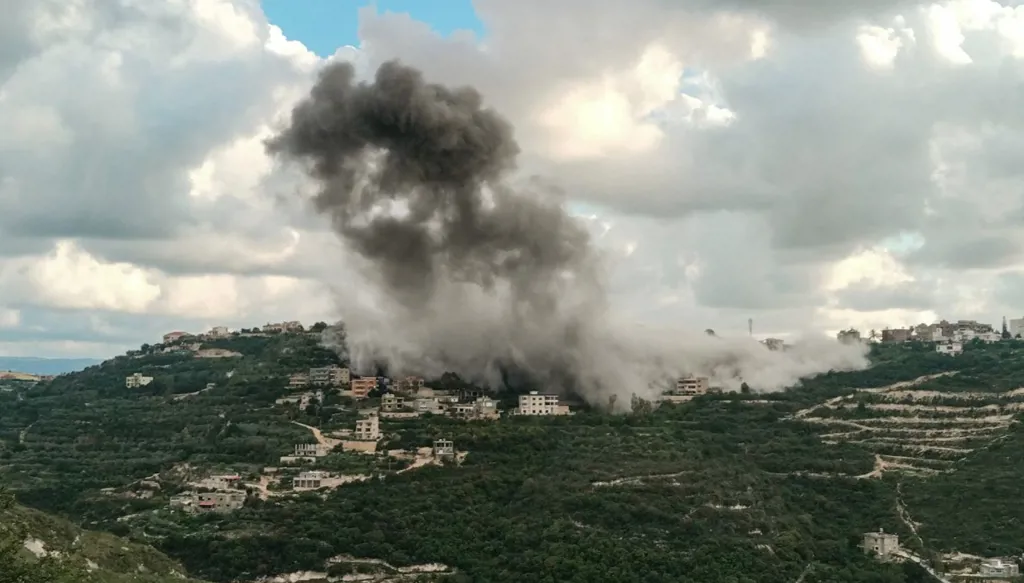الجيش الإسرائيلي يقول إنه قصف 150 هدفاً لحزب الله خلال الساعات الـ24 الماضية