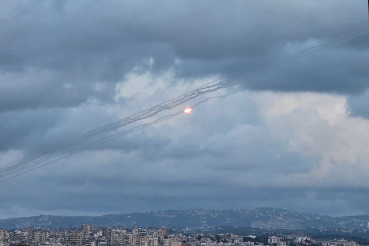 إطلاق صواريخ من لبنان (أ ف ب).