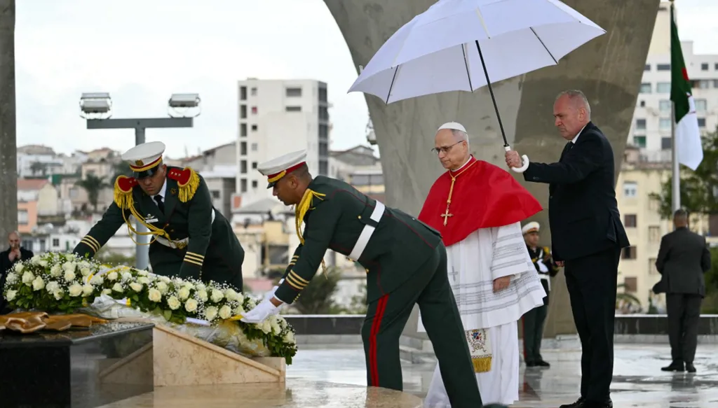 انتقاد لبيان البطريرك الماروني دفاعاً عن البابا