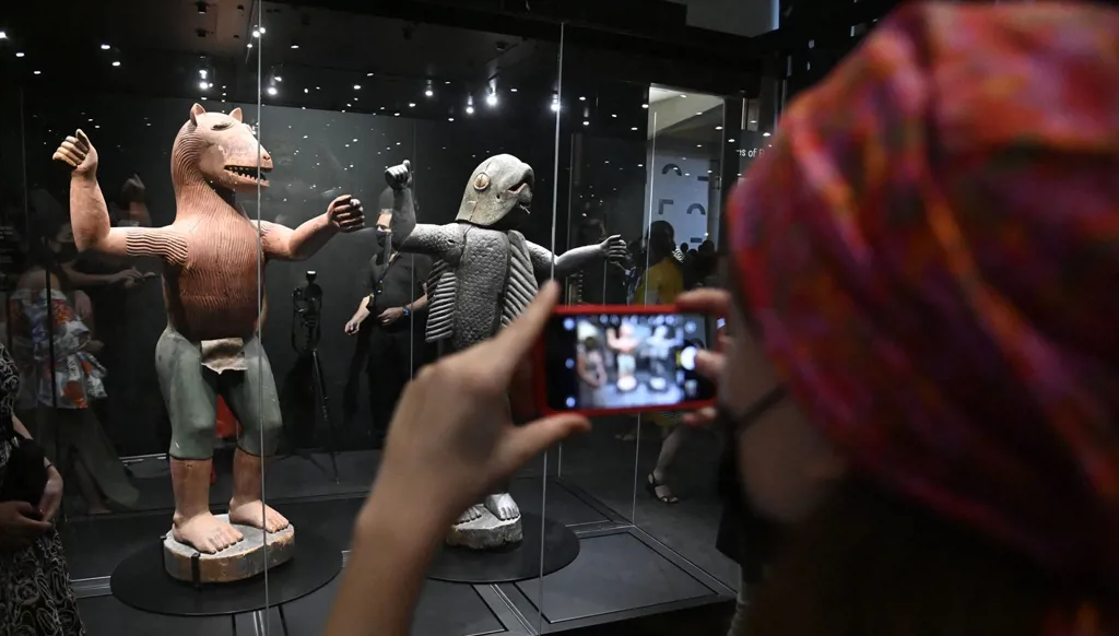 فرنسا تقرّ قانوناً لتسريع استرداد الإرث الثقافي المنهوب