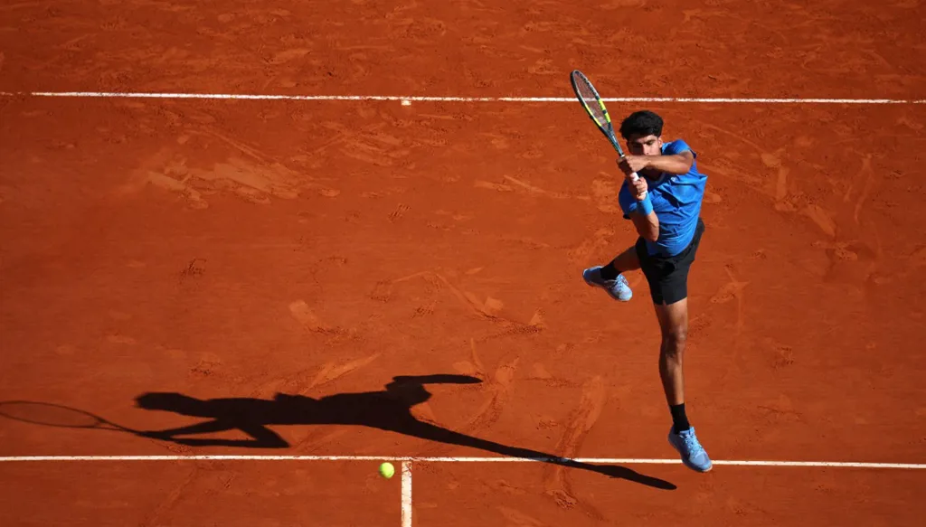 ألكاراز يغادر برشلونة مصاباً