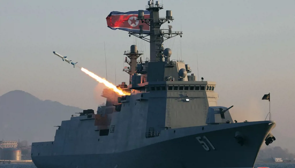 كيم جونغ أون يُشرف على تجارب لصواريخ كروز ومضادة للسفن الحربية (صور)