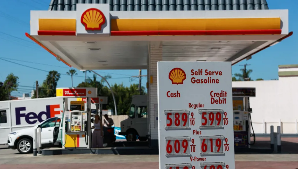 تثبيت أسعار الوقود يحمي السعودية من موجة التضخّم في آذار