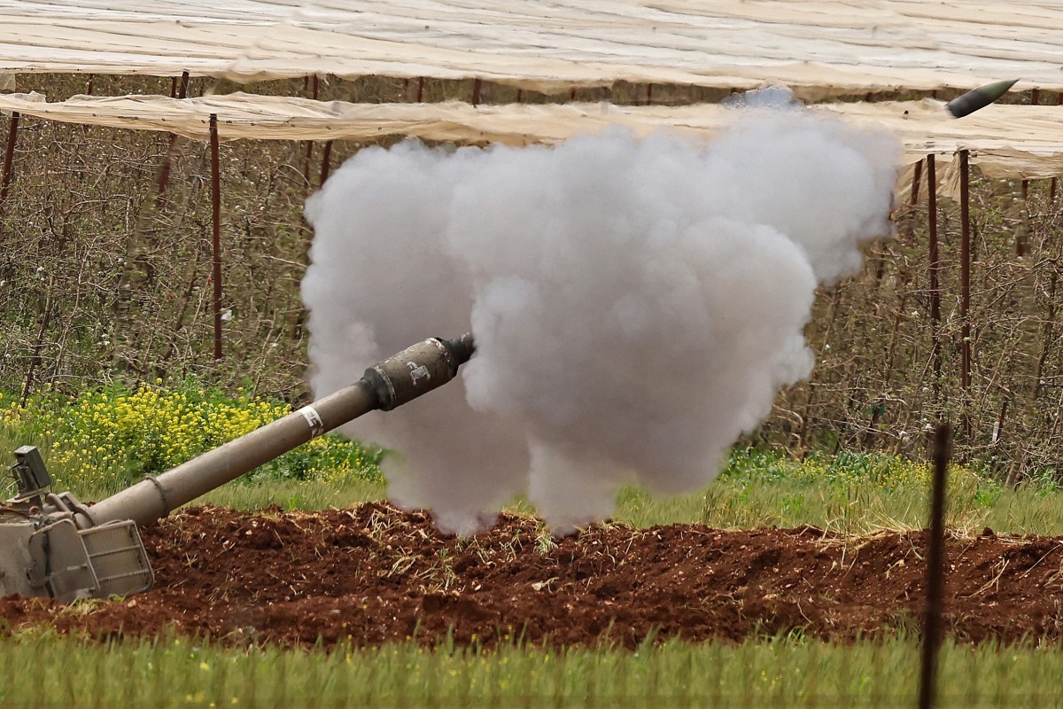 المدفعية الإسرائيلية تقصف بلدات جنوب لبنان (أ ف ب).
