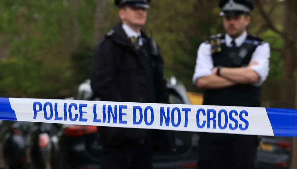 توقيف شخصين بعد محاولة إضرام النار في كنيس يهودي في لندن