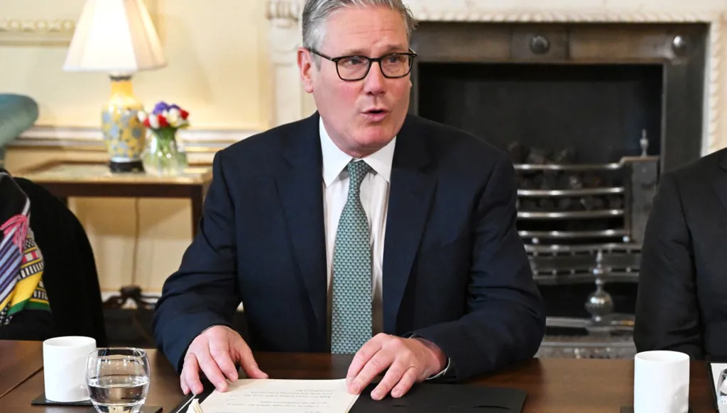 بعد تقارير جديدة بشأن تعيين ماندلسون سفيراً رغم علاقاته بإبستين... دعوات لاستقالة ستارمر