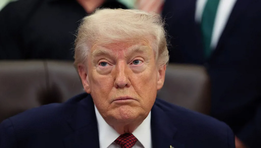 لماذا قرّر دونالد ترامب تمديد الهدنة مع إيران؟