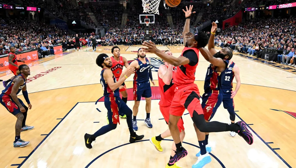 كليفلاند يلحق خسارة قاسية بتورنتو في مستهل الـ"بلاي أوف"