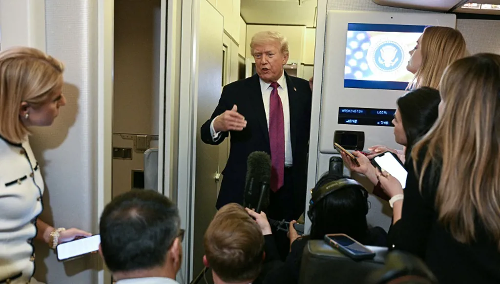 مضيق هرمز يُغلق مجدداً وإيران ترفض التفاوض… ماذا بقي من "تفاؤل" دونالد ترامب؟